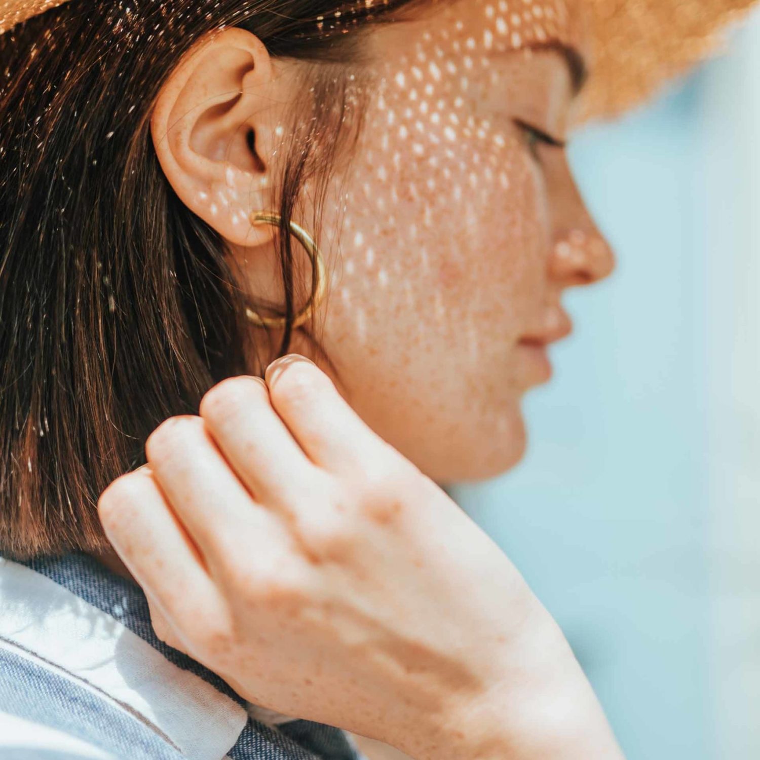 portrait-of-a-young-woman-with-freckles-DZGSL4A-scaled.jpg